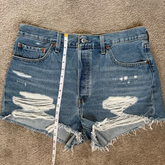Levi’s 501 Button Fly High-Rise Denim Short W34 Light Wash Distressed Festival - Picture 7 of 15